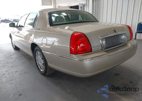 2008 Lincoln Town Car Signature Limited from USA, damaged, VIN 2LNHM82W58X660759